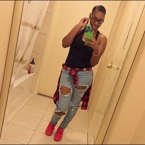 Meet your Posher, Daneia